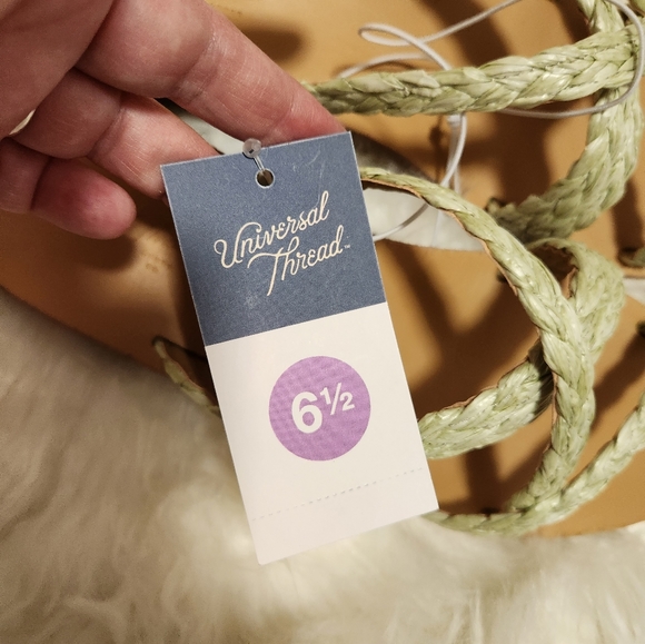 Universal Thread/ Sage Opal Sandals - Picture 4 of 6